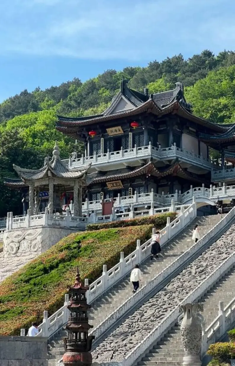 楚王澗殿宇石階香爐紅燈籠山門