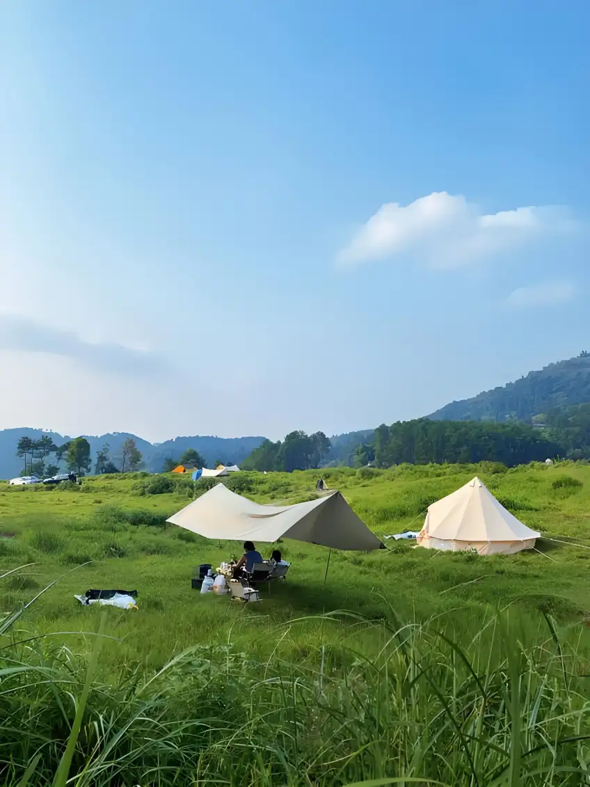 後山山雲崖草坪俯瞰丘陵田野