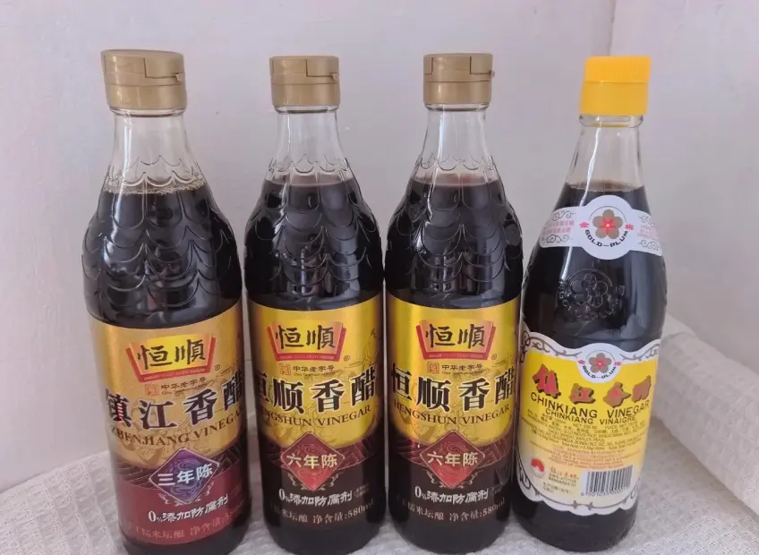 四瓶恆順鎮江香醋並排