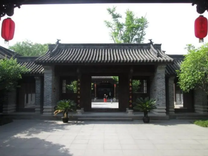 仪门