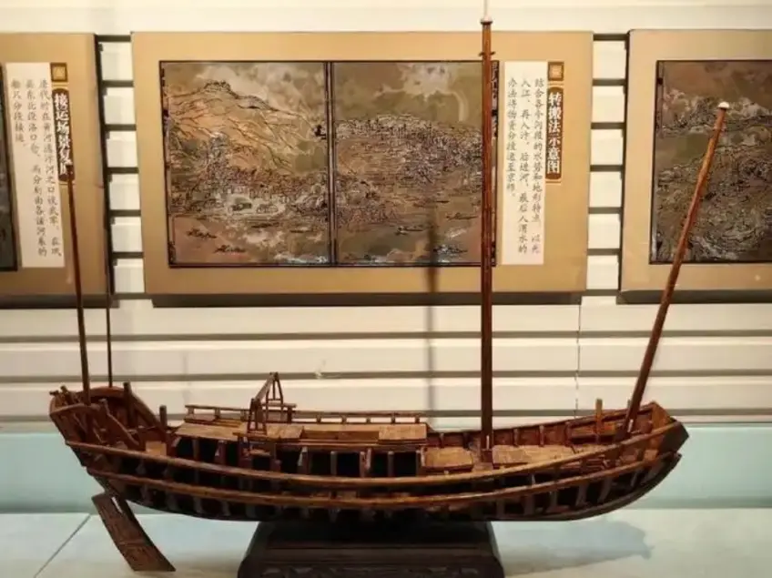 漕運展廳漕船木模與轉搬法示意圖展板