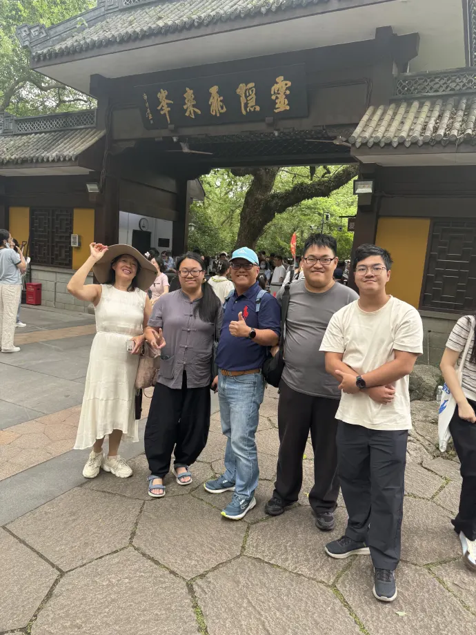 飞来峰合照
