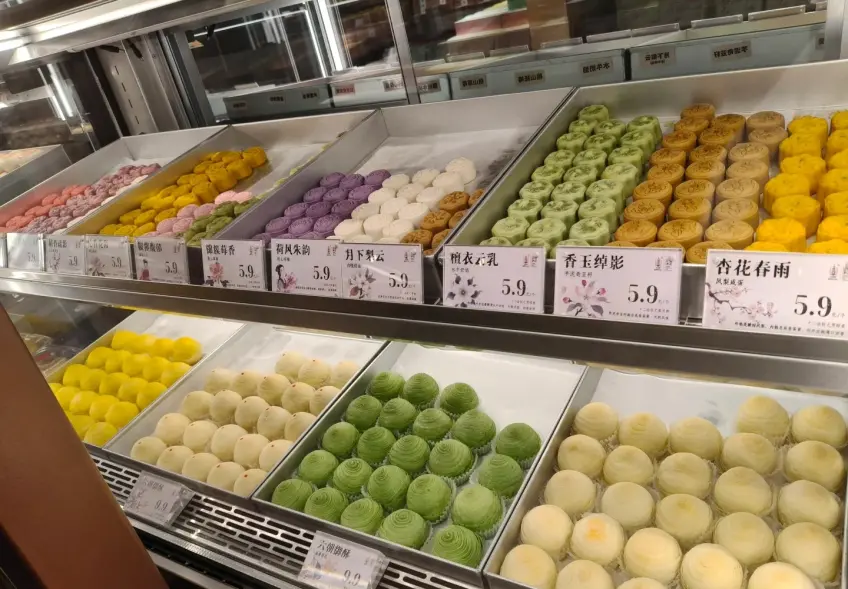 夫子廟玻璃櫃彩色傳統糕點陳列