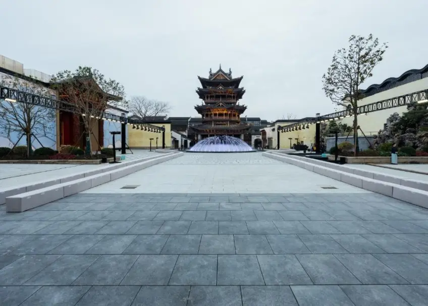 濮院時尚古鎮戶外活動草坪與建築