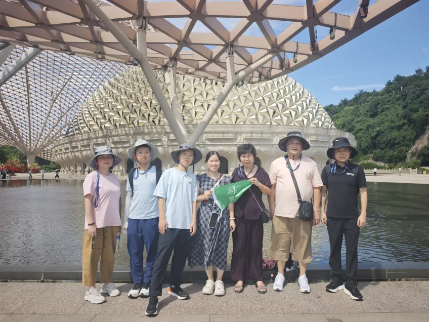 南京牛首山佛頂宮遊客合影
