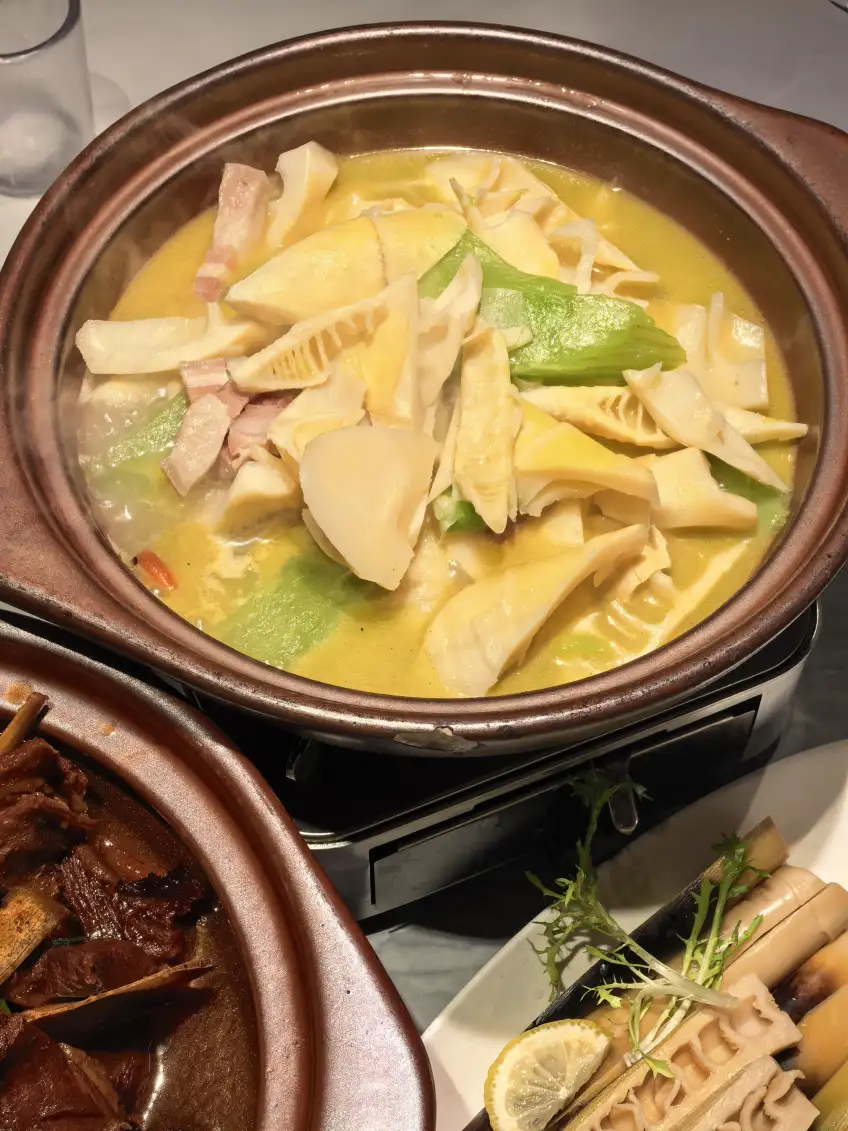 砂鍋春筍鹹肉熱湯特寫示意