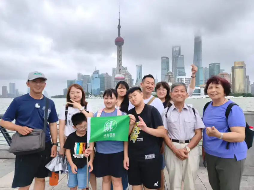 上海外灘出發前往浙江行程前遊客合影