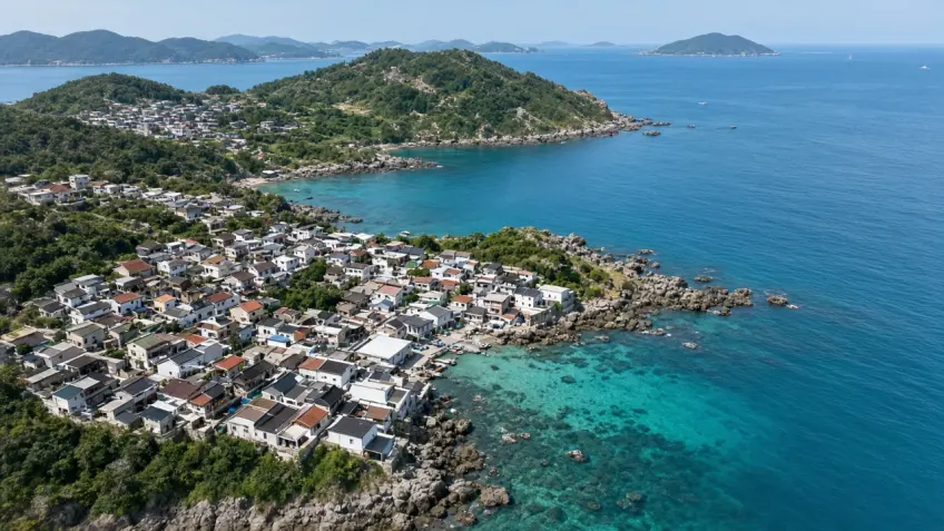 示意：嵊泗海岸村落與碧藍海水高角度