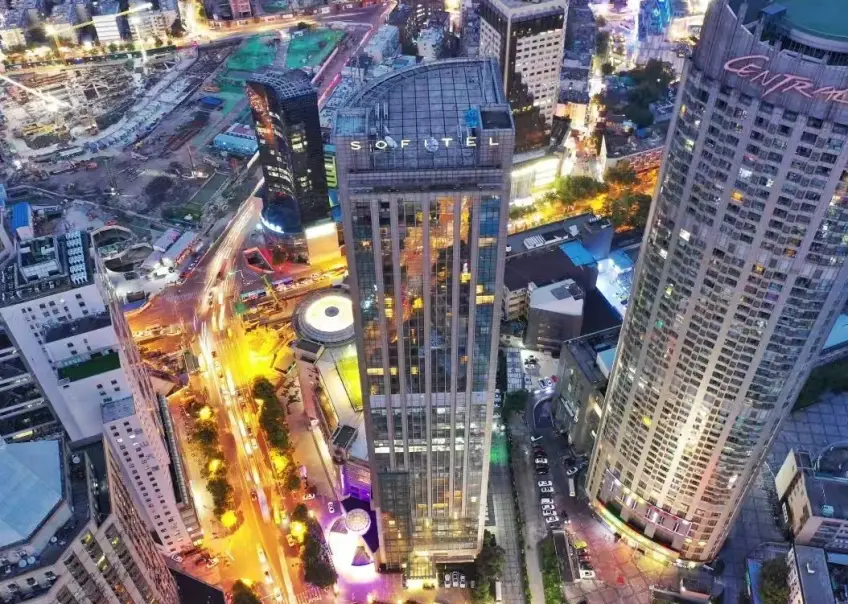 南京索菲特银河大酒店夜景城市外观